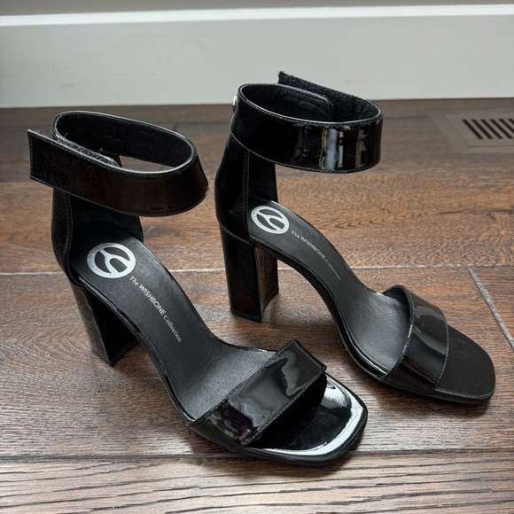 Wishbone Black Patent Leather Sandal - Picture 2 of 8